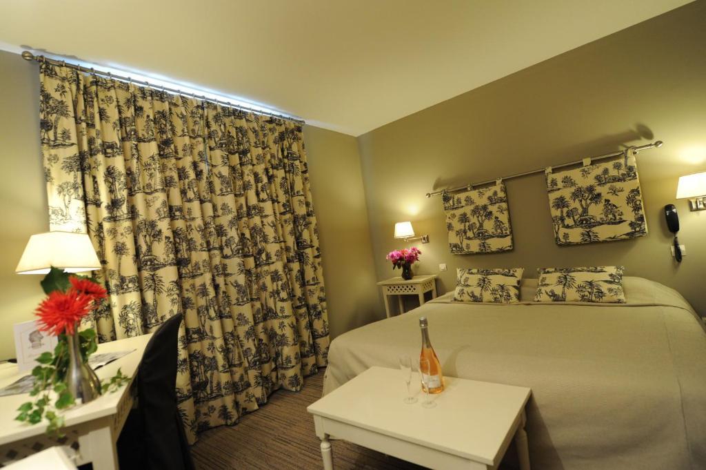 Hotel Spa Le Relais Du Bellay Montreuil-Bellay Quarto foto